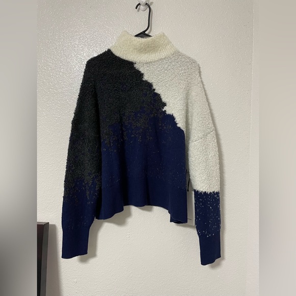 lululemon athletica Sweaters - Ombre knit textured crewneck